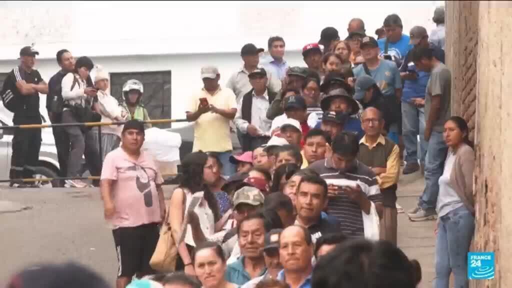 Video thumbnail for Fujimori leads chaotic Peru vote as election officials arrested over delays