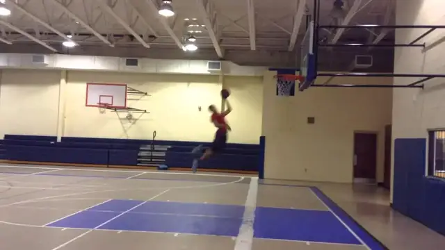 'Video thumbnail for Isaiah Rivera March Dunks :: Scorpion Attempt'