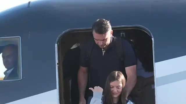Video thumbnail for Bolsonaro turns up in Florida after vanishing from public view