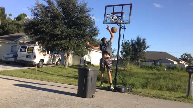'Video thumbnail for Dunk Mix 9 Feet: 360 Scoop and 540 Attempts'