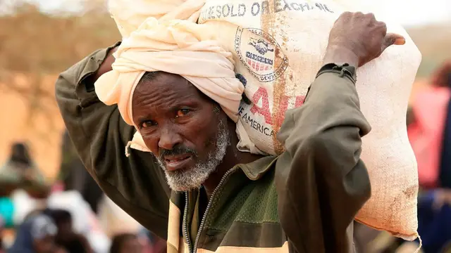'Video thumbnail for Refugees in Kenya impacted by food aid cuts; WFP rolls out new system'