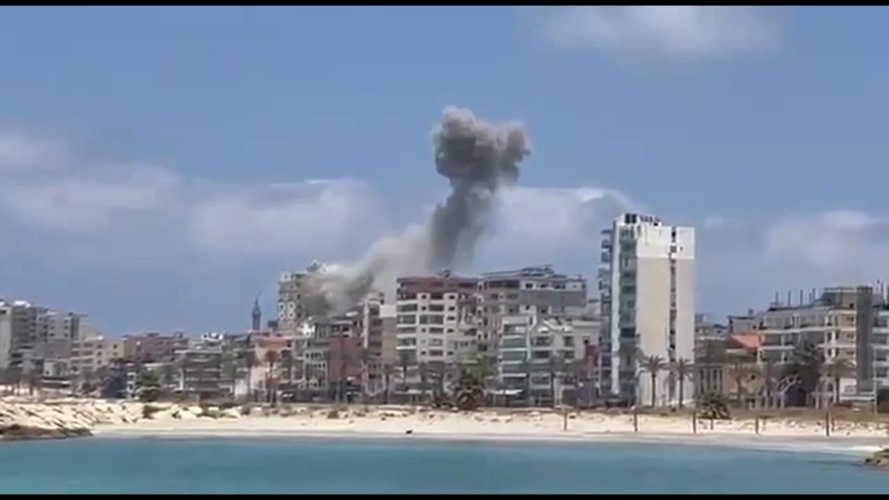 Video thumbnail for Lebanon: Israeli airstrike targeted a building in Tyre.
