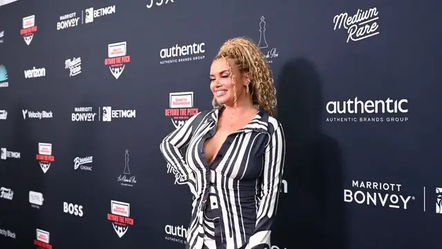 Video thumbnail for NY: Sports Illustrated Beyond the Pitch New York - Arrivals 32.