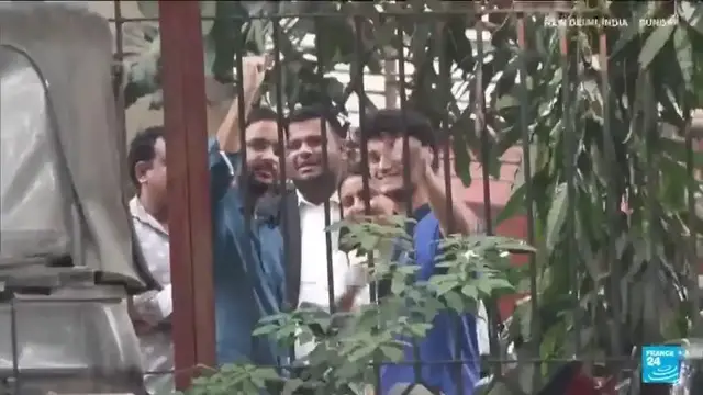 Video thumbnail for Protesters seeking India election chief's ouster detained, as 'cockroach' leaders released