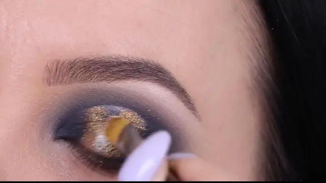 'Video thumbnail for Black Smokey Cut Crease with Touch of Gold Tutorial'