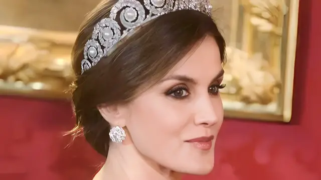 'Video thumbnail for The Insanely Lavish Lives Of The Spanish Royal Family'