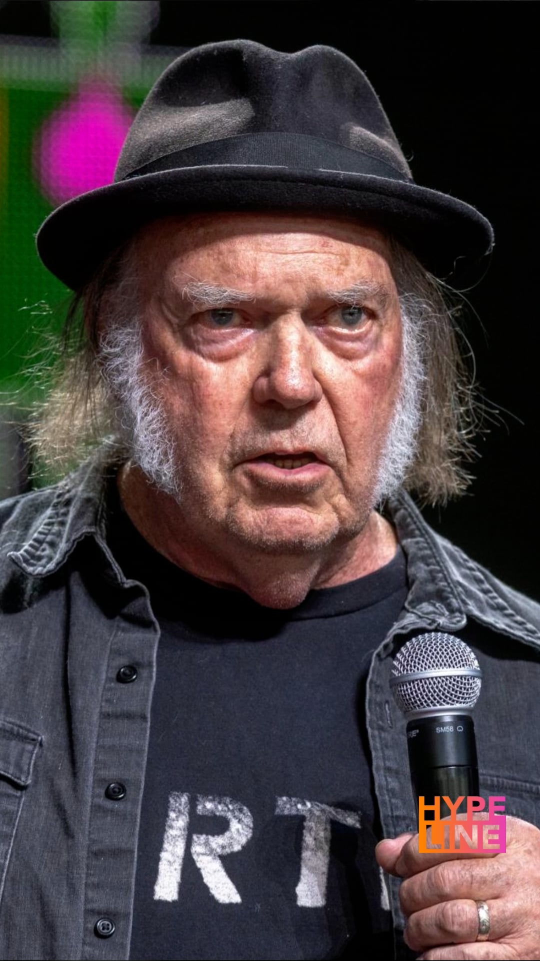 Video thumbnail for Neil Young Is Boycotting Apple & Verizon Over The Trump “Regime”...