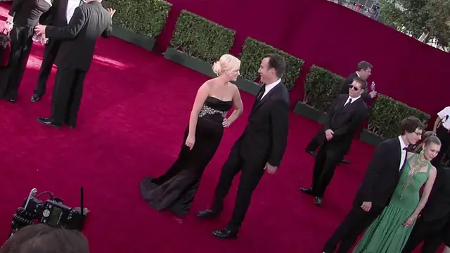 Video thumbnail for Will Arnett reveals 'very happy' new romance.