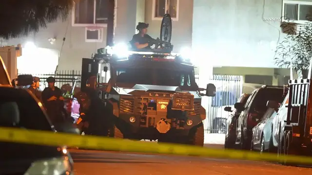 Video thumbnail for US, Los Angeles: North Hollywood Suspect Surrenders After Armed Burglary Attempt and Standoff.