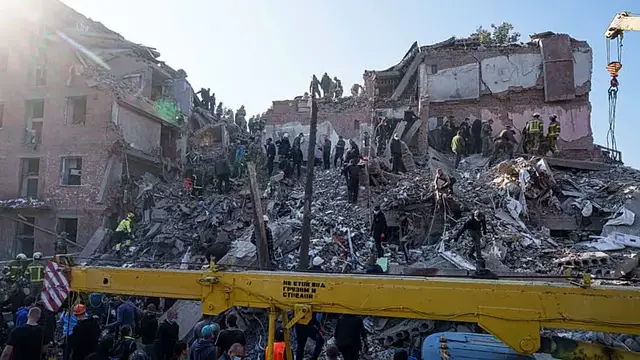 Video thumbnail for At least 33 people killed in strikes on Ukrainian public buses