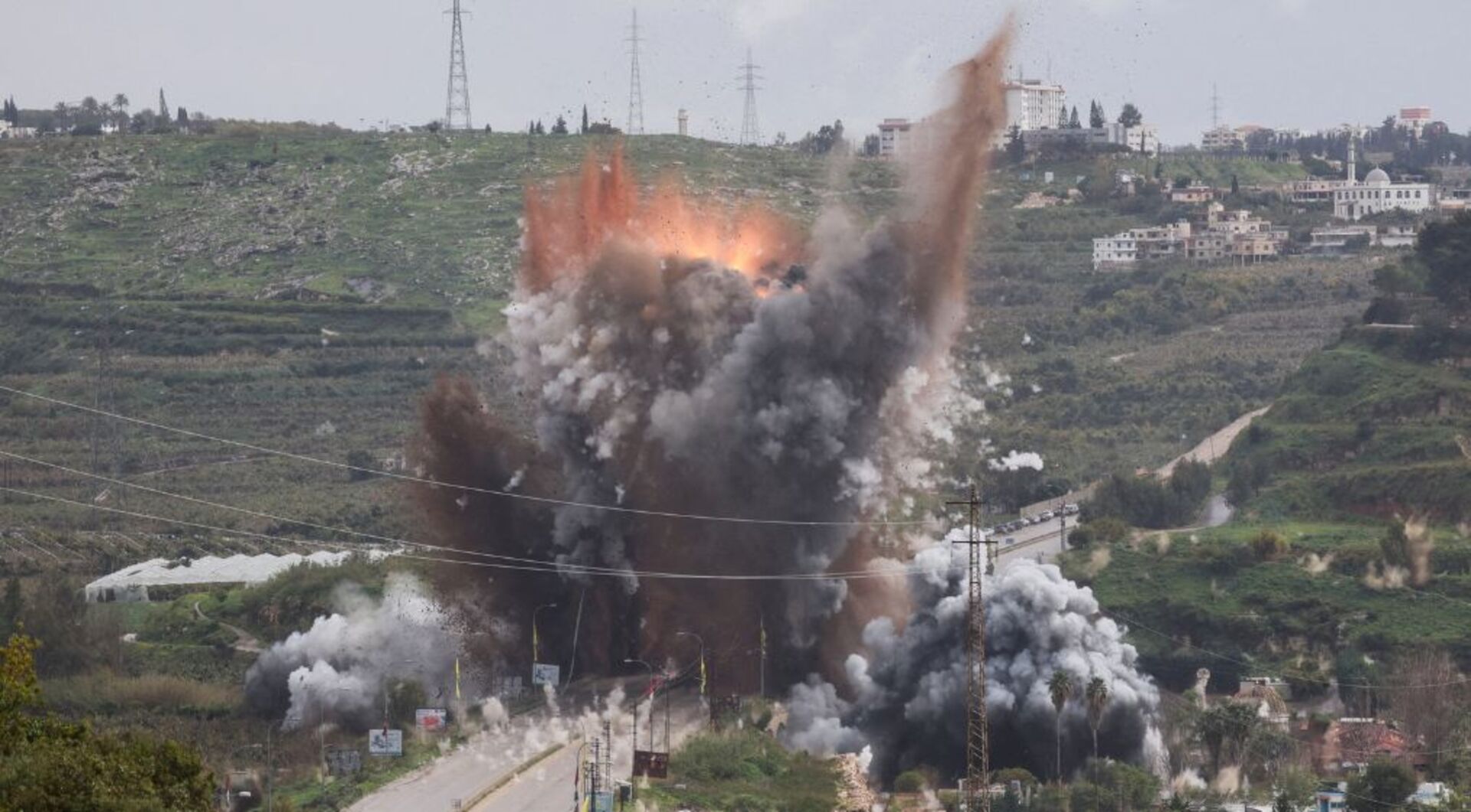 Video thumbnail for Lebanon’s Aoun warns Israeli attack on bridge ‘prelude to ground invasion’