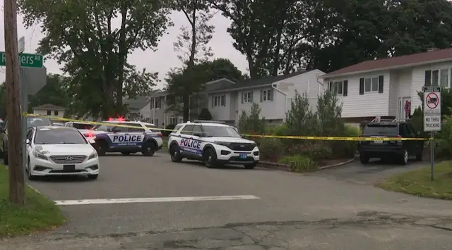 Video thumbnail for Suffolk police investigating broad daylight gunshot in West Babylon neighborhood