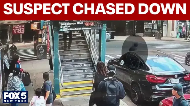 Video thumbnail for NYC subway stabbing: Riders chased suspect after fatal J train attack