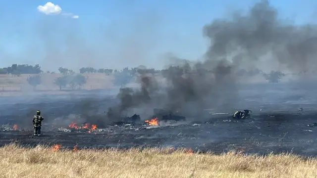 Video thumbnail for Two soldiers killed as Army Apache helicopter crashes in Texas, sparking a 155-acre grass fire