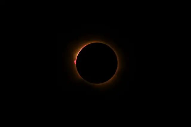 Video thumbnail for Iceland and Spain plunged into darkness during total solar eclipse