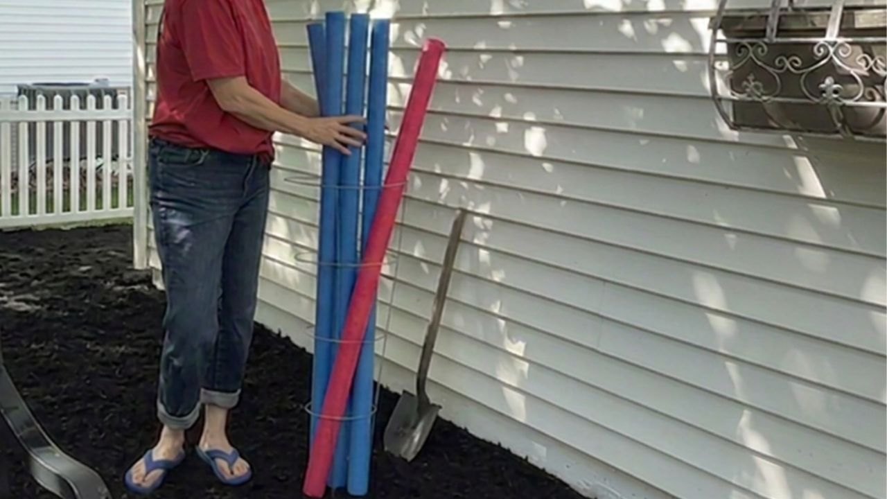 Video thumbnail for Stick A Pool Noodle Into A Tomato Cage For This Brilliant Outdoor Hack