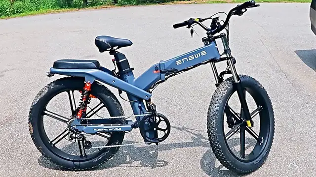 Video thumbnail for Unboxing Dual Battery Electric Bike with Triple Suspension - Engwe X26