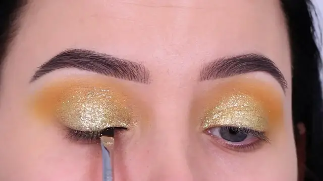 'Video thumbnail for Golden Glitter Eye Makeup Tutorial for Christmas or New Year's Eve!'