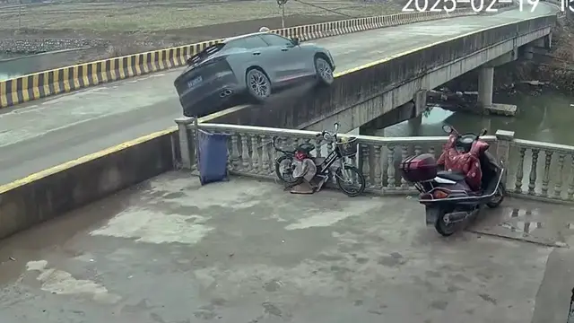 Video thumbnail for Car Tips Over Bridge After Hitting Trash Bin in Guangzhou