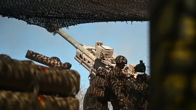 'Video thumbnail for USMC M-777 Howitzer Fire-Mission • Exercise Koolendong 2019'