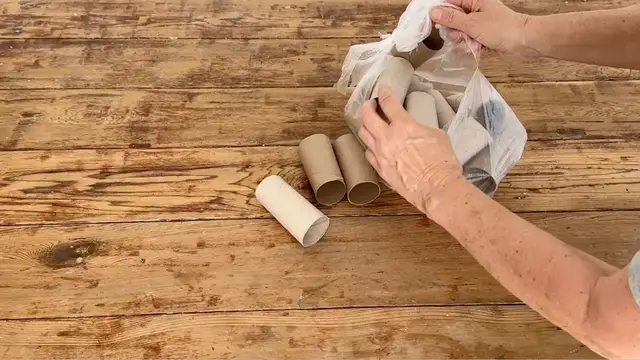 'Video thumbnail for Turn your leftover paper towel rolls into THIS!'