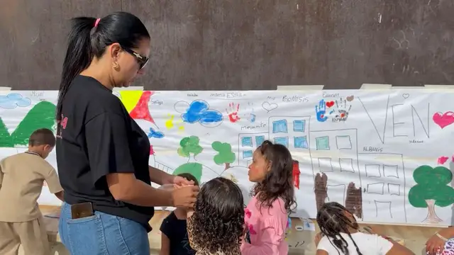 Video thumbnail for Venezuela: Life slowly returns to Caracas after deadly earthquakes.