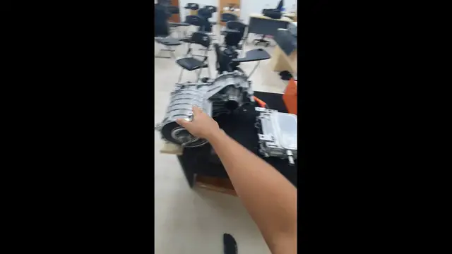 Video thumbnail for How is a Electric Vehicle Motor Connected - Stripped down version