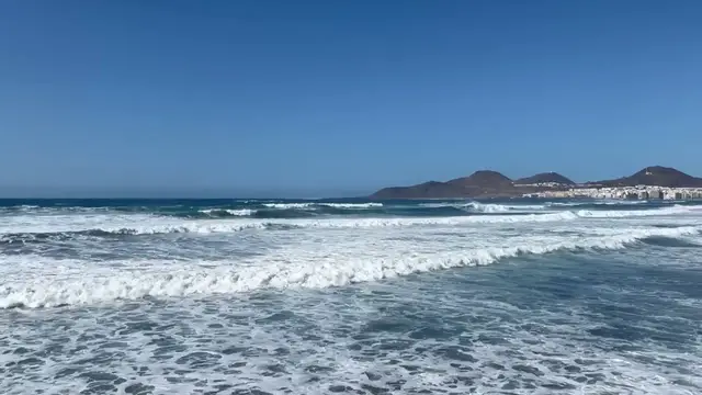 Video thumbnail for Starker Wellengang am Las Canteras in Las Palmas de Gran Canaria