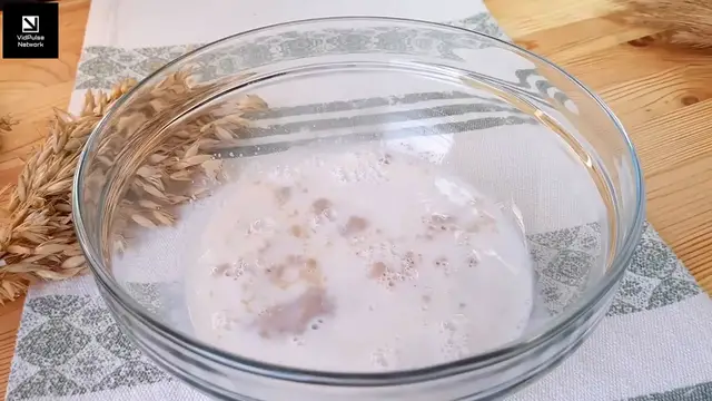 Video thumbnail for Easy 5-Minute Bread Recipe