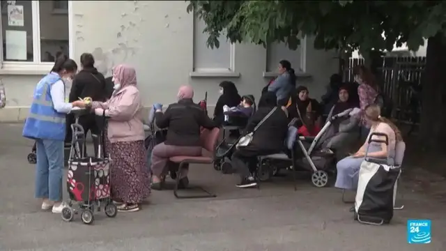 Video thumbnail for Poverty on the rise in France