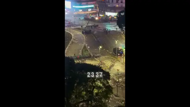Video thumbnail for World Cup 2026: Argentina Fans Clash With Police In Buenos Aires.