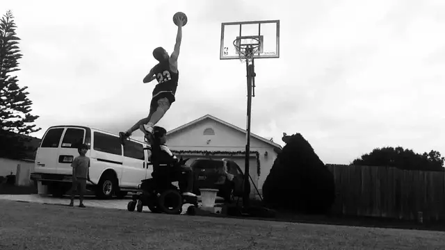 'Video thumbnail for Isaiah Rivera: Dunk Session-Close Eastbay-41 Inch Vert'