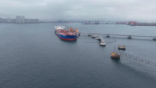 Video thumbnail for China: Qingdao Port 2.