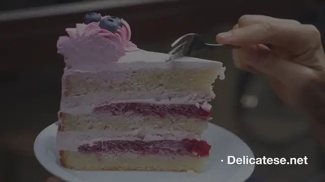 Video thumbnail for Bucură-te de prăjitura negresă de post, perfectă pentru a fi savurată într-un timp scurt.