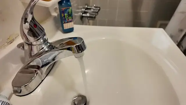 Video thumbnail for No hot water, broken intercom, mice and mold plague Highbridge apartment building
