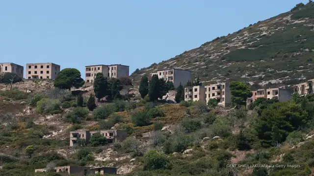 Video thumbnail for Flip or flop: Ivanka and Jared Kushner planning $1.4B resort on Cold War base
