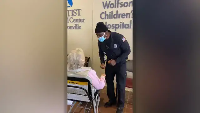 Video thumbnail for Security Officer Serenades Cancer Patient To Brighten Her Day | Happily TV