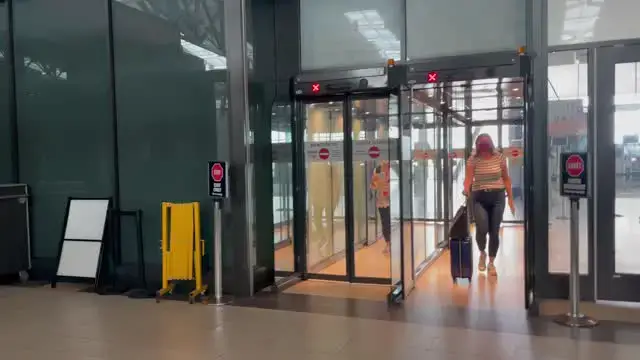 Video thumbnail for Biological Siblings Meet For Very First Time After Pandemic Delay | Happily TV