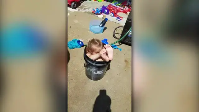 Video thumbnail for Dad Discovers Daughter Stuck In Bucket | Happily TV