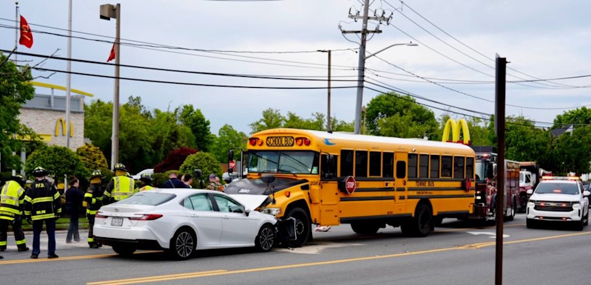 Video thumbnail for 6 children onboard bus crash in Plainview, no injuries reported