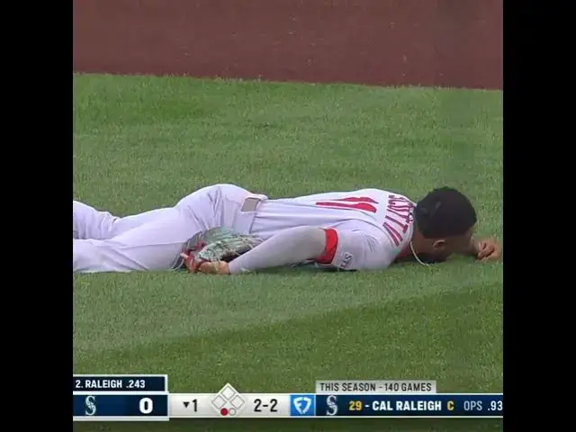 'Video thumbnail for Victor Scott II's AMAZING Diving Catch! | 09/08/2025'
