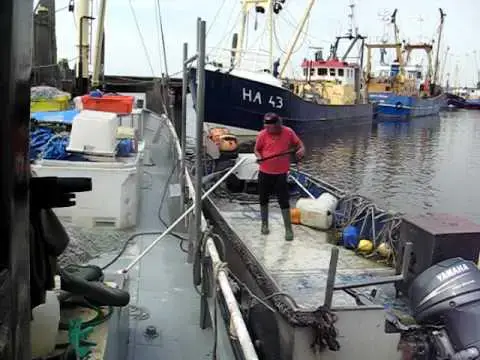 Video thumbnail for schoonmaken van netten & schip 3