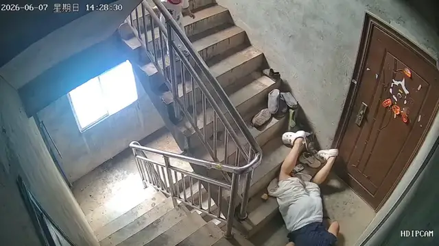 Video thumbnail for Mom Slips on Rainy Apartment Stairs in Chongqing