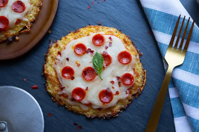 Video thumbnail for Low-Carb CauliflowDairy-Free Smoothie Bowlser Pizza