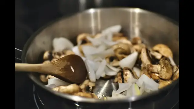 'Video thumbnail for Garlic Butter Orzo with Mushrooms and Spinach: Unleash Flavor Explosion!'