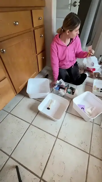 Video thumbnail for This Day 1 of Decluttering the ENTIRE House Before We Move 😳😬 _decluttering(720P_HD)