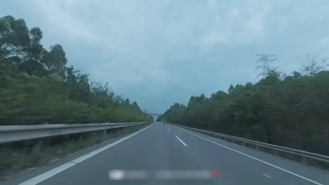 Video thumbnail for Motorcyclist Regains Control After Wobbling at High Speed on Sichuan Highway