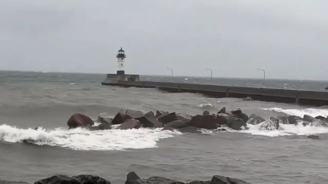 Video thumbnail for Winter storm impacts Duluth Canal Park in Minnesota