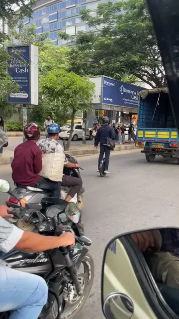 Video thumbnail for Electric Unicycle Glides through Busy City Traffic
