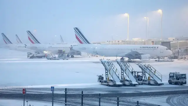 Video thumbnail for Heavy snowfall in France causes widespread transport disruption